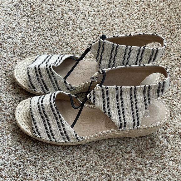 Eileen Fisher Women's Agnes Tan Black Striped Espadrille Wedge NWOT Size 9.5 - Picture 9 of 12